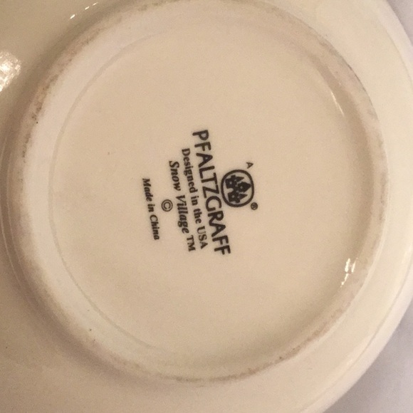 𝅺pfaltzgraff SNOW VILLAGE 4 CEREAL BOWL - Picture 4 of 5